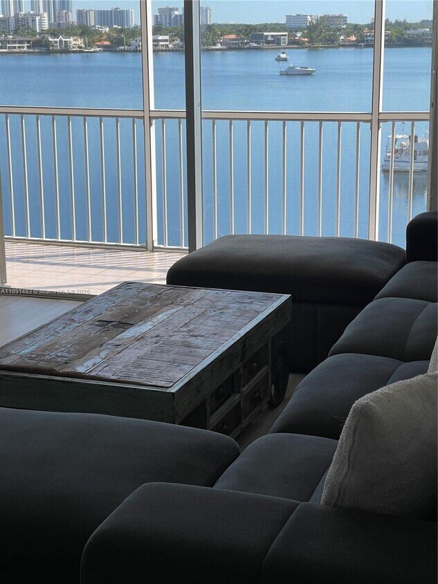 Foto principal - 2910 Point E Dr