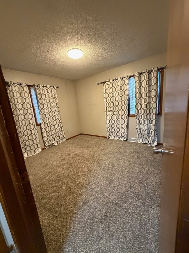Building Photo - 1330 Delta Dr
