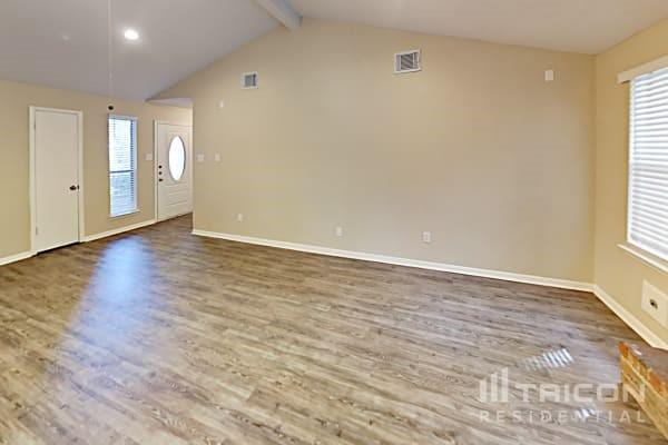 Foto del edificio - 2726 Sherwood Hollow Ln