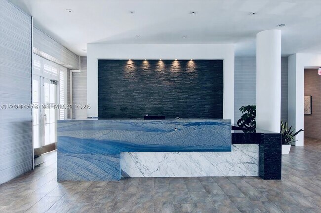 Foto del edificio - 800 West Dr