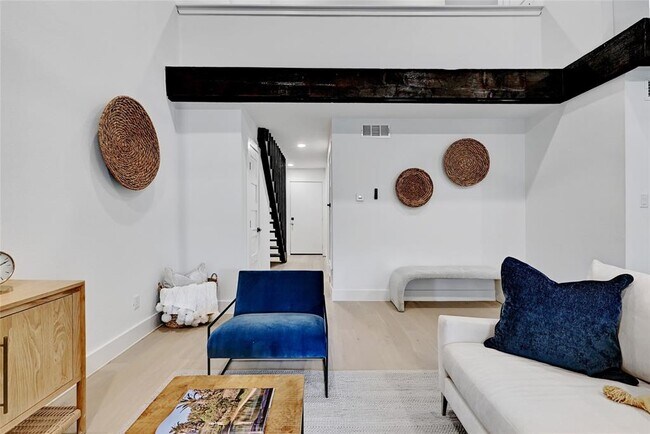 Foto del edificio - 6807 Woodhue Dr