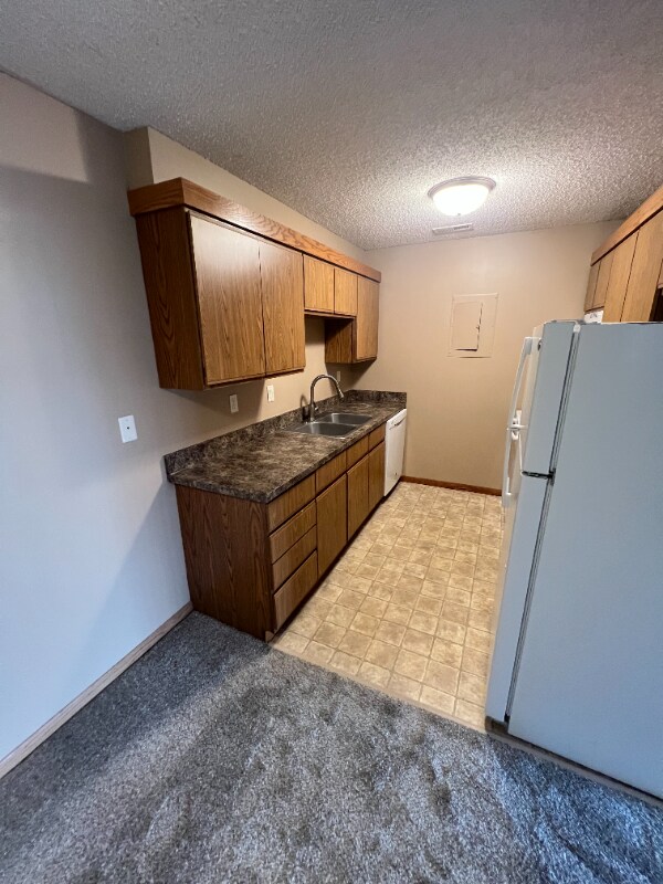 Foto del edificio - 5010 Emerald Dr