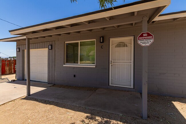 Foto del edificio - 2 Bedroom 1 Bathroom Condo with Garage in ...