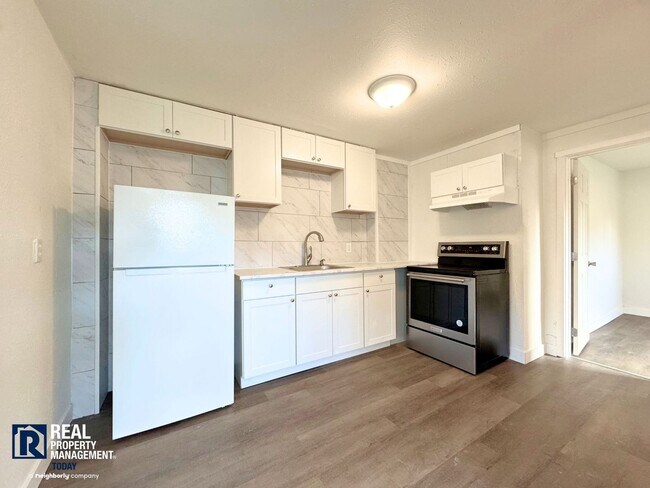 Building Photo - Hallassan Investments - Woo - 204-212