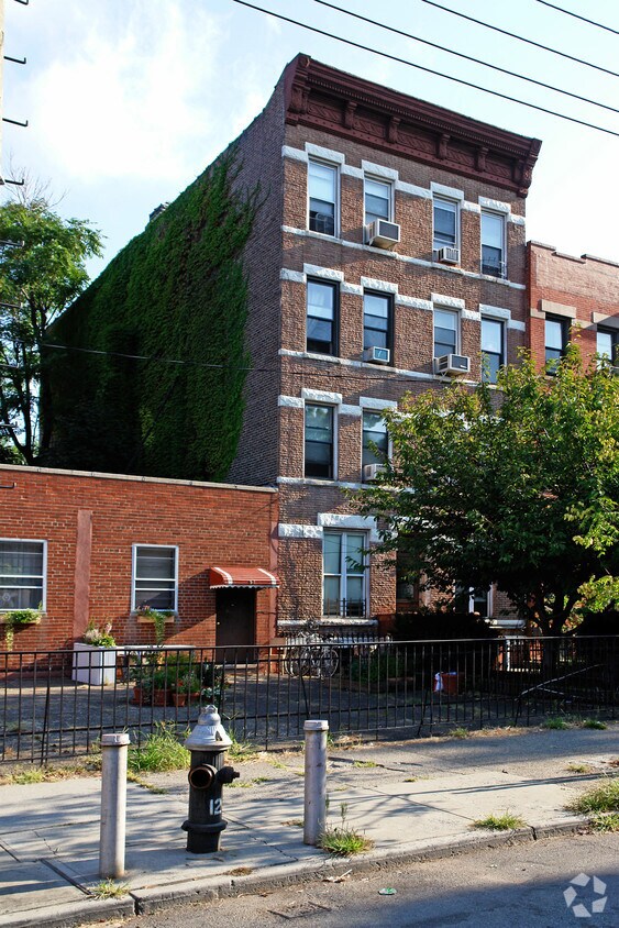 Foto principal - 61 4th Pl