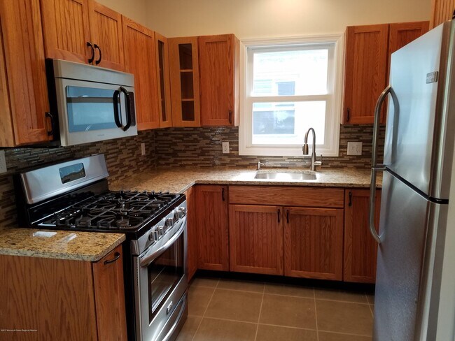 Cocina - 141 Seeley Ave