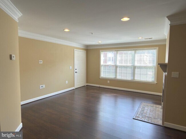Building Photo - 675 Constellation Square SE