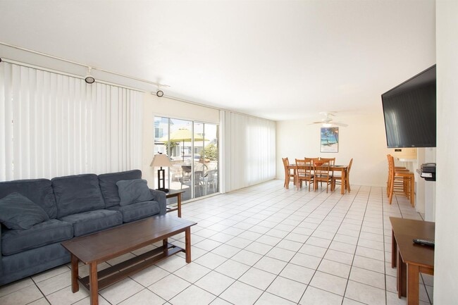 Building Photo - Winter 9 month lease! Partially Furnished 2 Bed 2, 1 Bath near the beach. No yearly leases