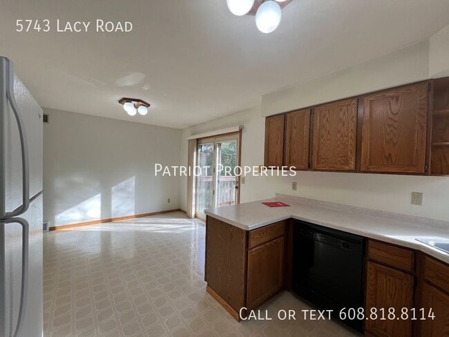 Foto del edificio - 5743 Lacy Rd