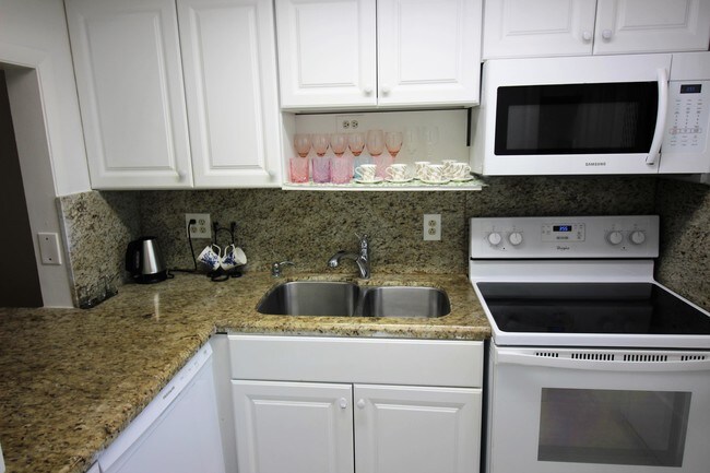 Building Photo - 300 NE 20th Street 431 Boca Raton FL 33431