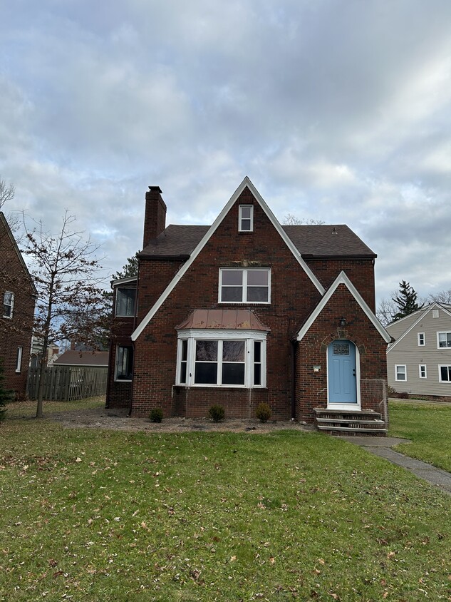 3155 Rocky River Dr Unit 3155 Upper, Cleveland, OH 44111 Apartments in Cleveland, OH