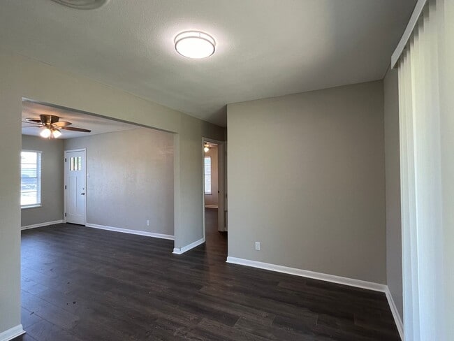 Building Photo - Remodeled 3 Bedroom 2 Bath Home