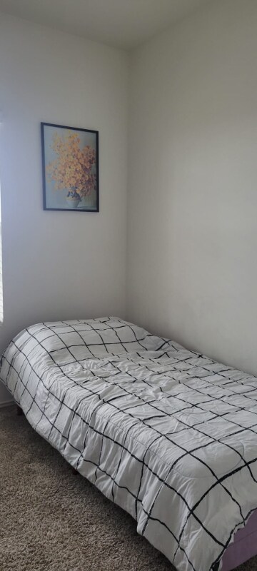 Foto del edificio - 2205 Forgetmenot Ln