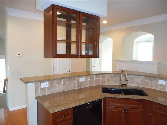 Foto del edificio - 212 Macleans Cross Ln SE