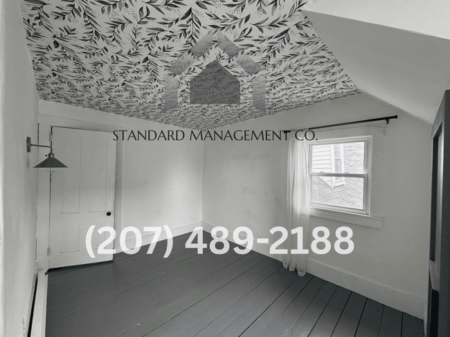 Building Photo - Well Maintained 4 Bedroom Single Family Ho...