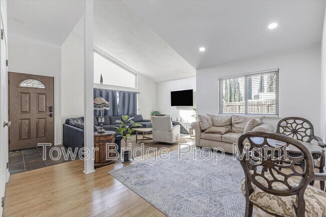 Foto del edificio - 5817 Esrig Way
