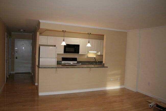 Building Photo - 6 Whittier Pl