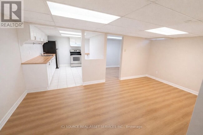 Building Photo - 31 Greenwood Crescent