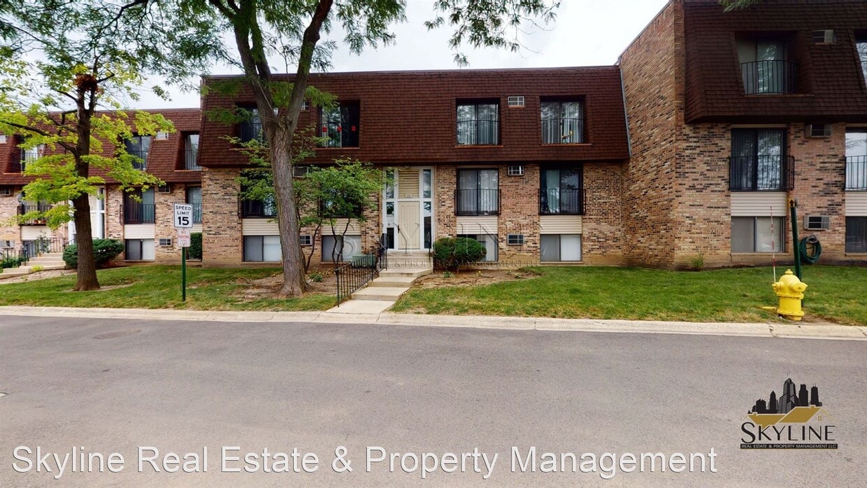 Primary Photo - 205 N Waters Edge Dr