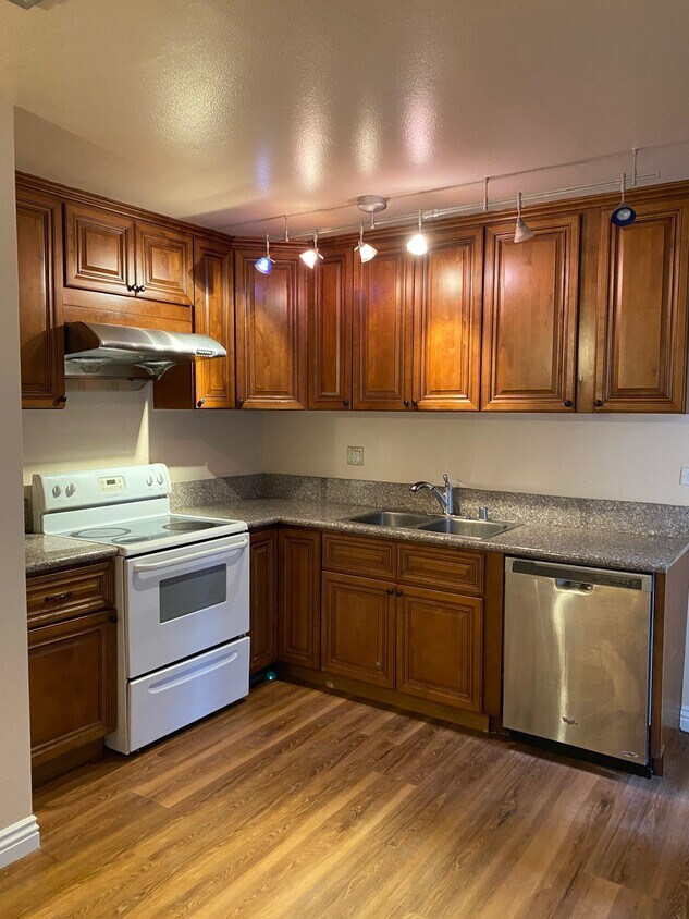 Foto principal - 7300 Lennox Ave