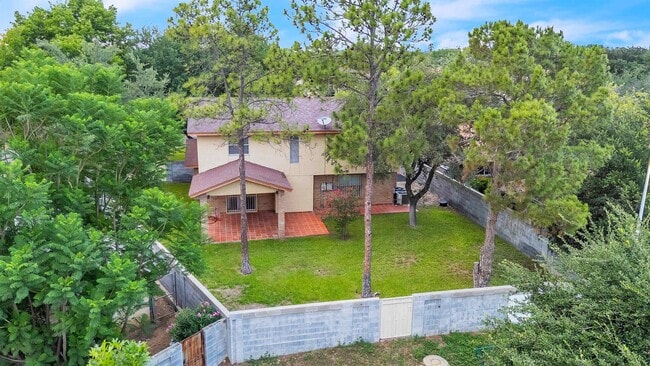 Foto del edificio - 901 Eden Ln