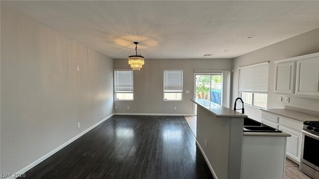 Building Photo - 926 Shining Rose Pl