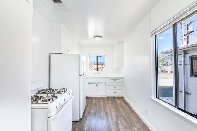 Building Photo - 5757 La Mirada Ave