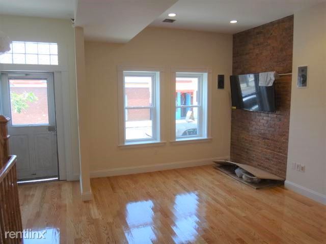 Building Photo - 275 Dorchester St
