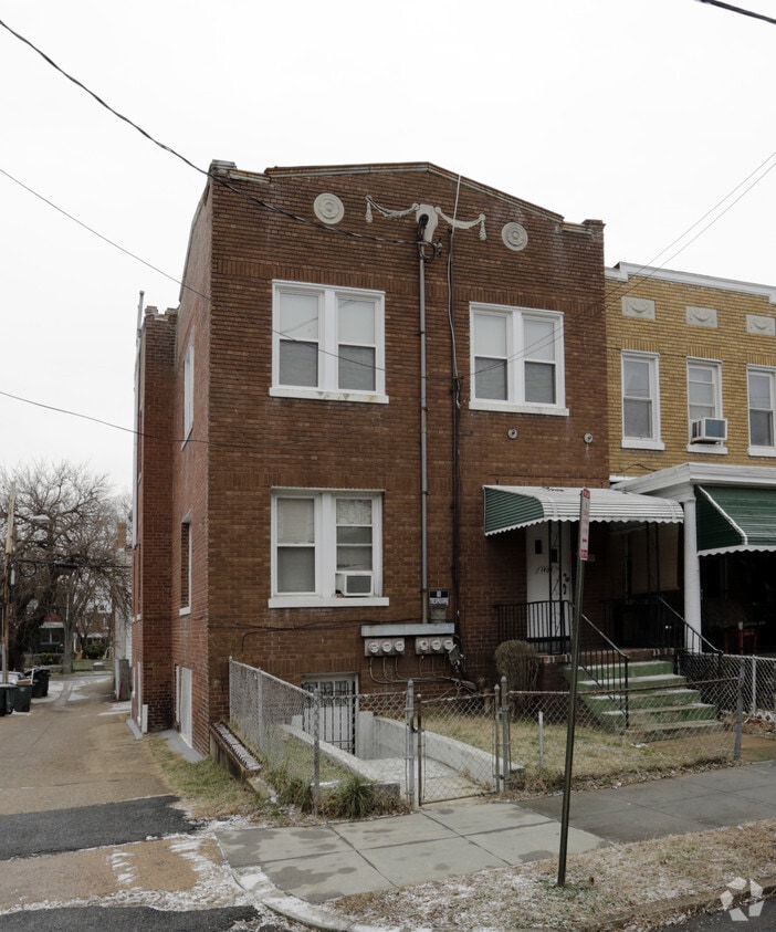 Primary Photo - 1402 T St SE