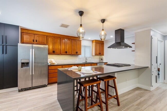 Building Photo - 7107 Barnsdale Way