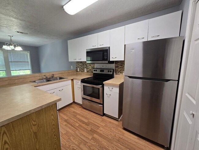 Building Photo - 6752 Willowbrook Dr