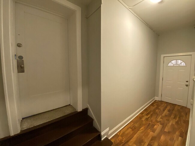 Foto del edificio - Rogers Park 1BR Garden unit - Near Red Line & Lake