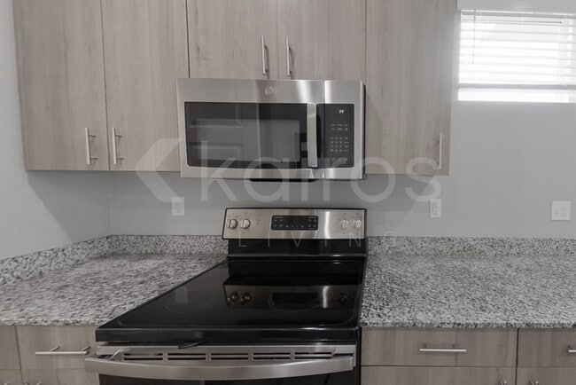 Foto del edificio - 1518 S Razorback Rd