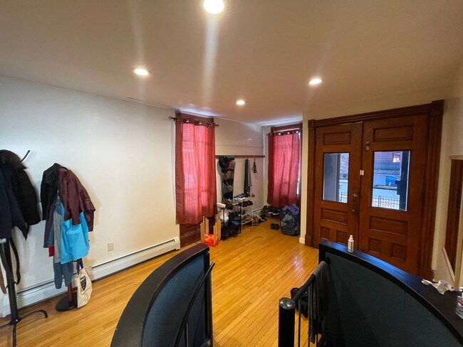 Building Photo - 74 Dwight St