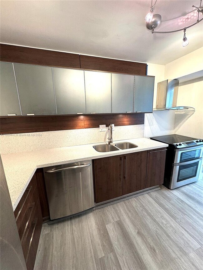Foto del edificio - 3701 N Country Club Dr