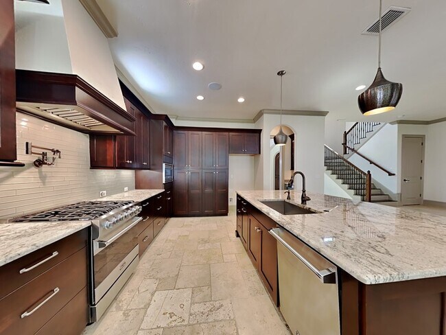 Foto del edificio - 1240 Poinsettia Ave