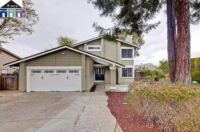 Building Photo - 845 Glenhill Dr