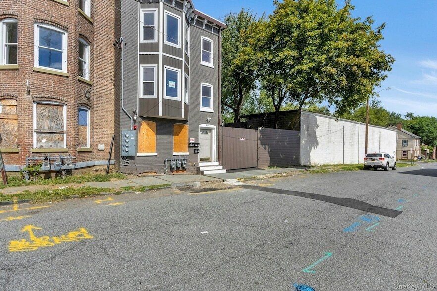 Foto principal - 70 Van Ness St
