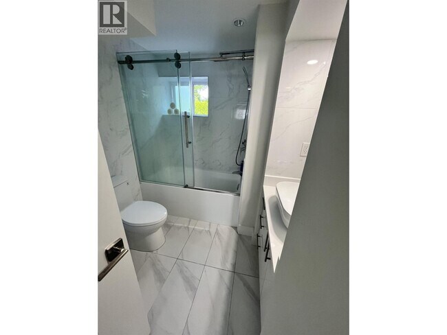 Photo du bâtiment - 348 Laurentian Crescent