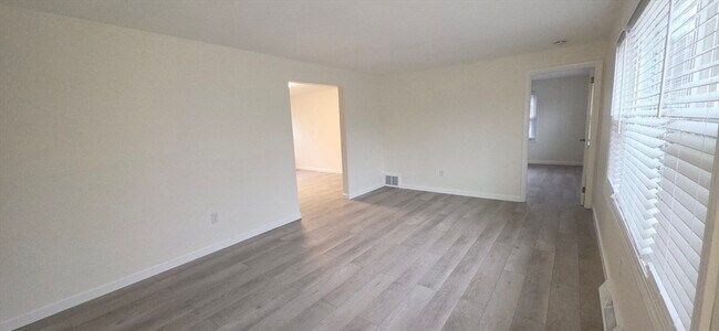 Foto del edificio - 3 Maple Ave