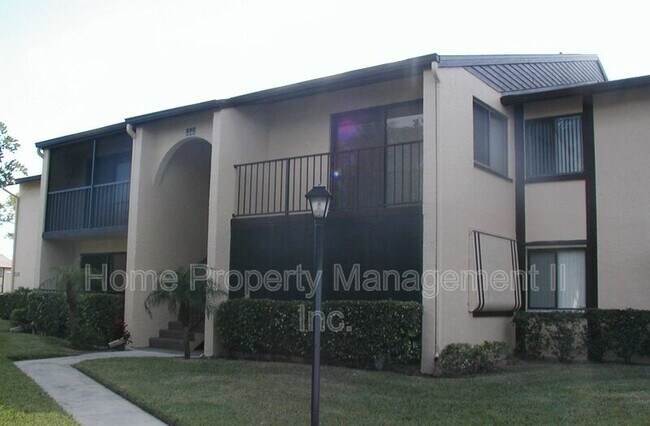 Foto del edificio - 528 SHADY PINE Way