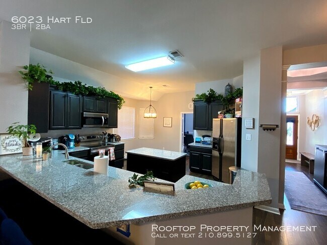 Foto del edificio - 6023 Hart Field