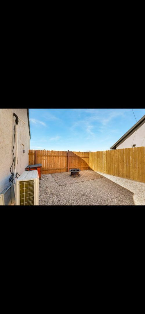 Building Photo - Charming 2BR House in Artesia