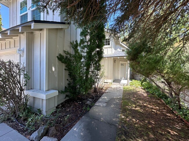 Foto del edificio - 2-Bedroom Home with Loft in Lakeridge Springs