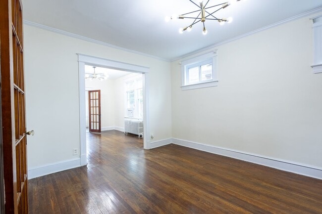 Building Photo - Lovely 4 BR/2 BA Semi Detached Home in Ran...