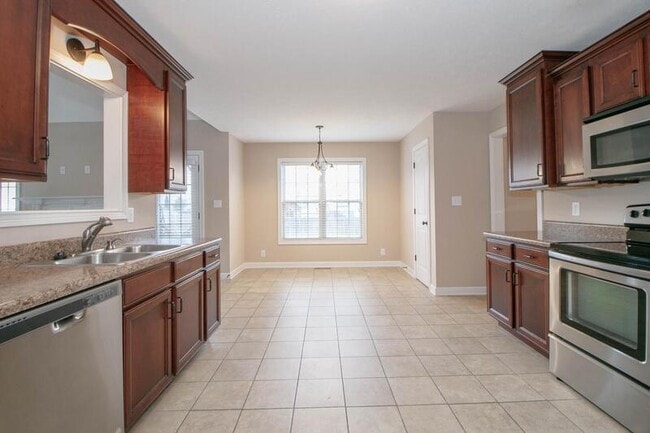 Building Photo - 1353 Chinook Cir