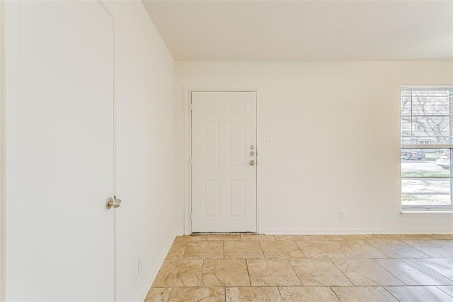 Building Photo - 516 NW Newton Dr