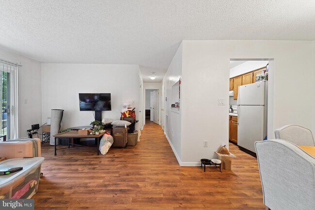 Building Photo - 2405 Ravens Crest Dr