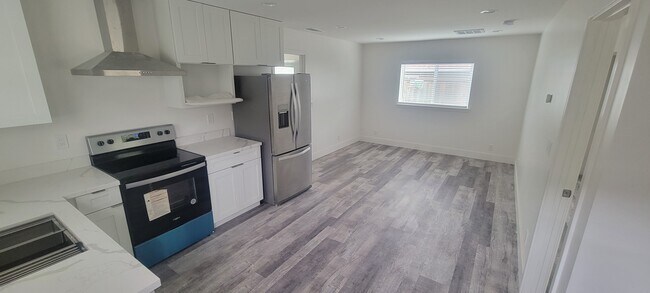 Foto del edificio - 2237 Warburton Ave