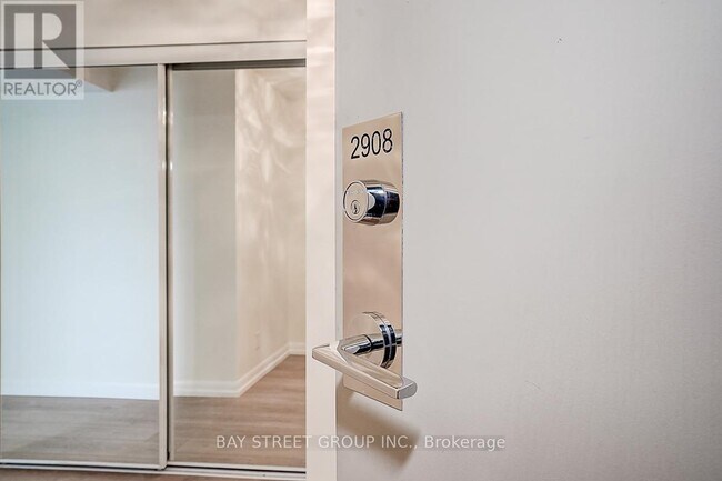 Photo du bâtiment - 25 Town Centre Court